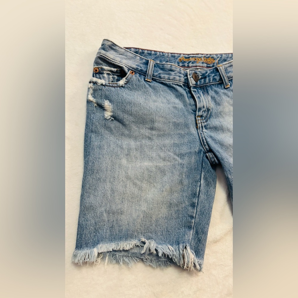 American Eagle Outfitters Vintage Women's Frayed Hem Jean Shorts EUC Size 2 - Picture 5 of 7